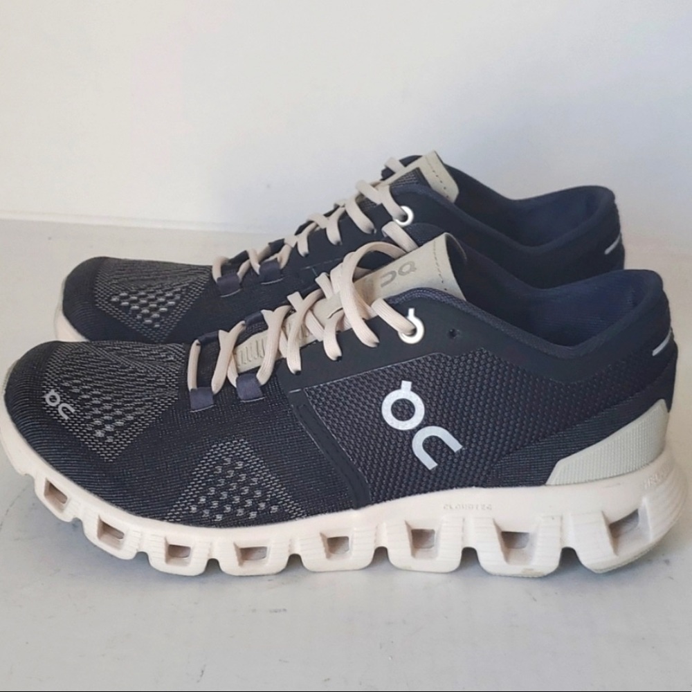 ON CLOUD X Running / Training Shoe
